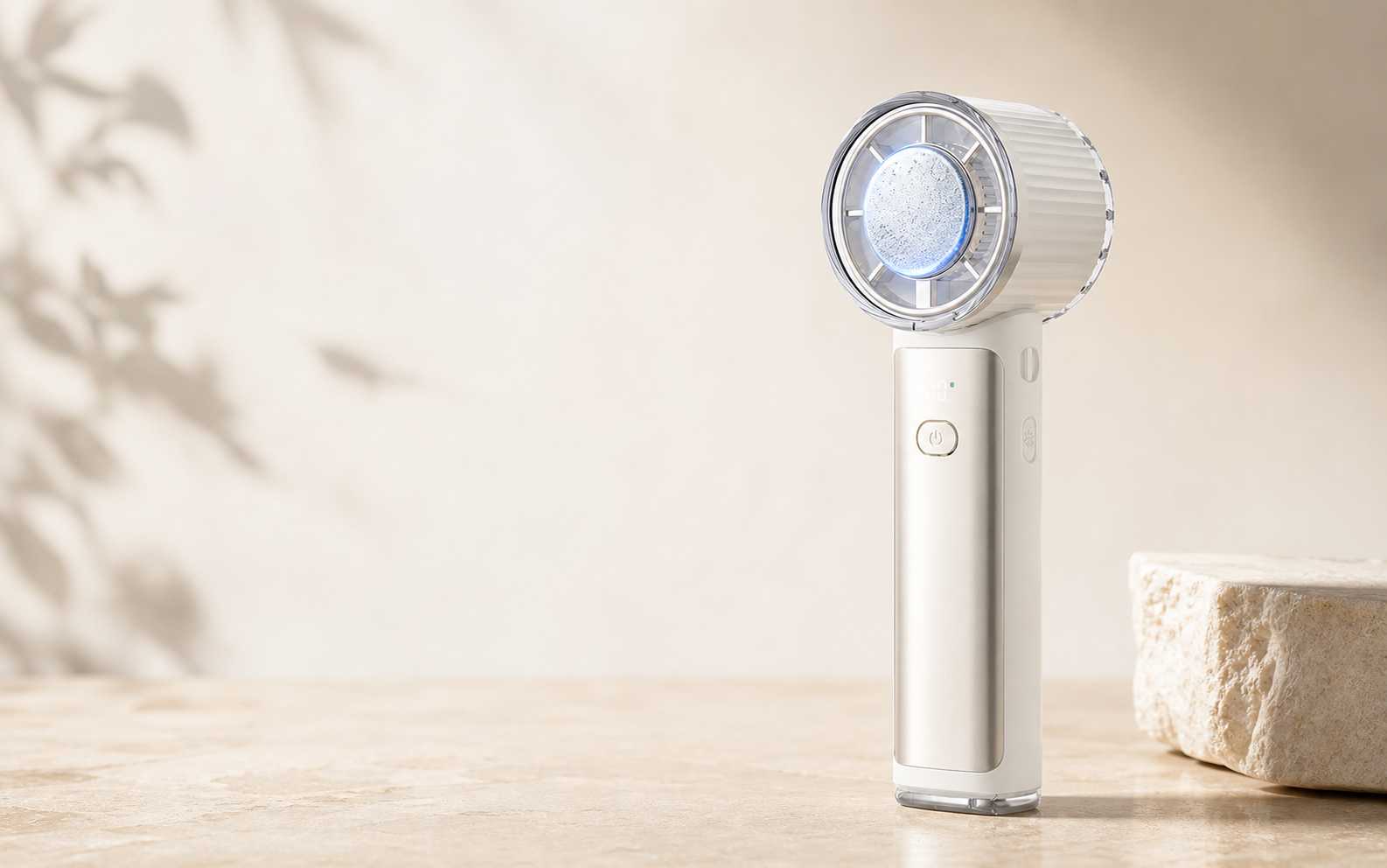 CICILIFE 4WAY COOLの冷却プレートと送風部を見せた製品ビジュアル